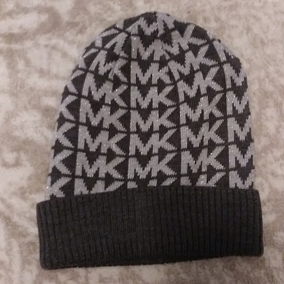 MICHAEL KORS DERBY GREY SCARF&BEANIE! NWT - Picture 4 of 6